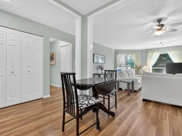 Kitchen Photo of 107 14950 Thrift Avenue, White Rock, BC