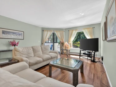 Primary Bedroom Photo of 107 14950 Thrift Avenue, White Rock, BC