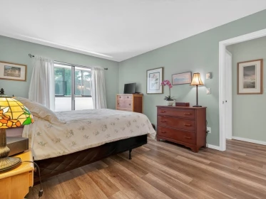 Walk-In Closet Photo of 107 14950 Thrift Avenue, White Rock, BC