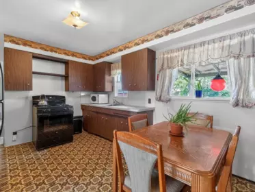 Kitchen Island Photo of 7747 127 Street, Surrey, BC
