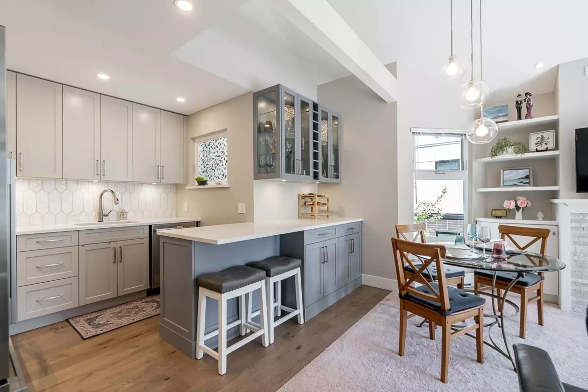 Dining Area Photo of 306 1535 Chesterfield Avenue, North Vancouver, BC