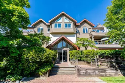 Outdoor Patio Photo of 306 1535 Chesterfield Avenue, North Vancouver, BC