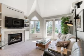 306 1535 Chesterfield Avenue, North Vancouver, BC