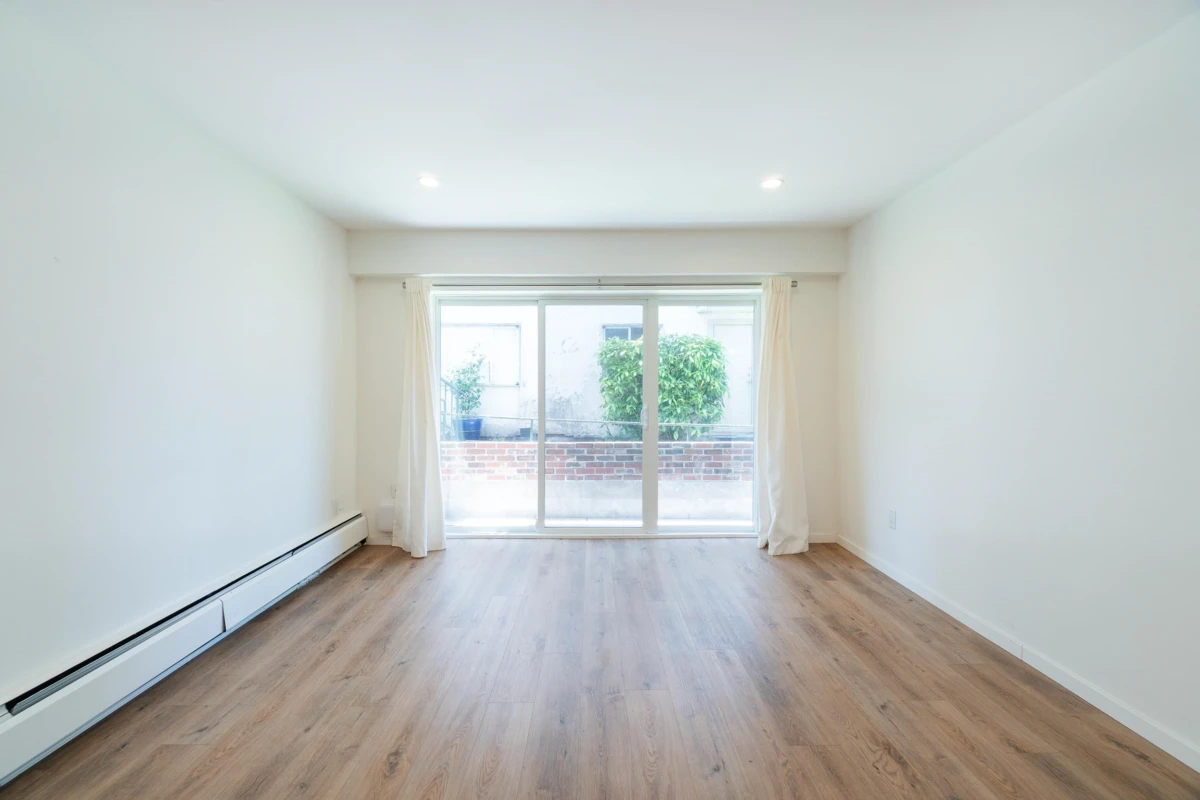 Living Room Photo of 206 2025 W 2nd Avenue, Vancouver, BC