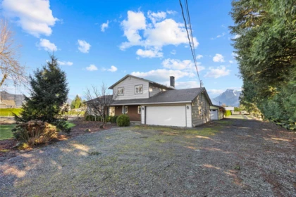 9850 Banford Road, Chilliwack, BC, Chilliwack — Single Family Residence for sale