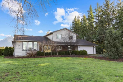 9850 Banford Road, Chilliwack, BC, Chilliwack — Single Family Residence for sale