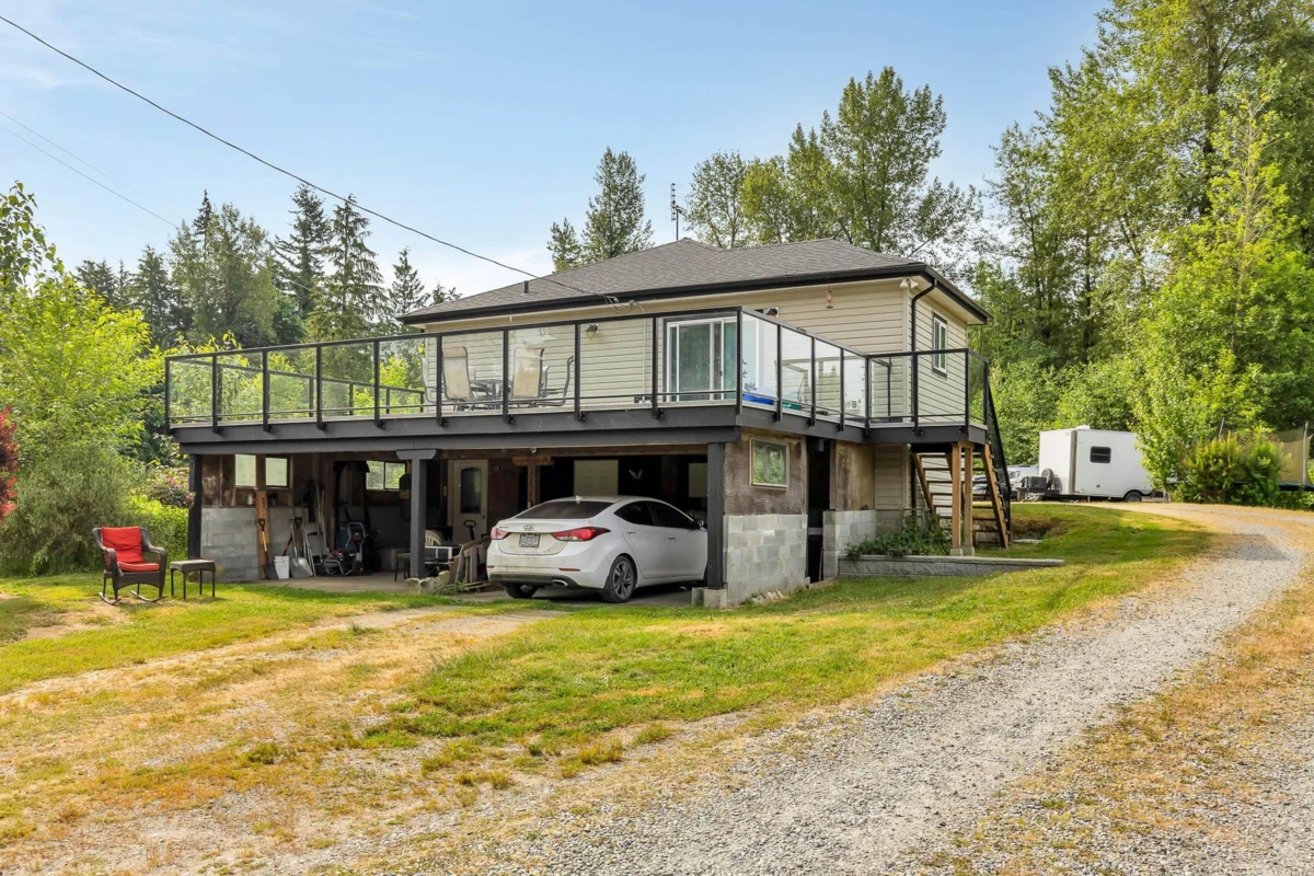 Living Room Photo of 33506 Ihles Avenue, Mission, BC