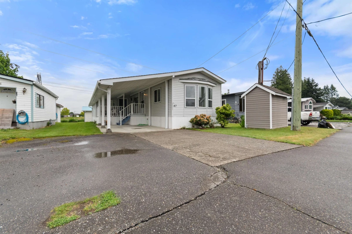 Living Room Photo of 47 6338 Vedder Road, Chilliwack, BC
