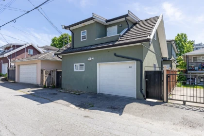 Swimming Pool Photo of 2643 E 8th Avenue, Vancouver, BC