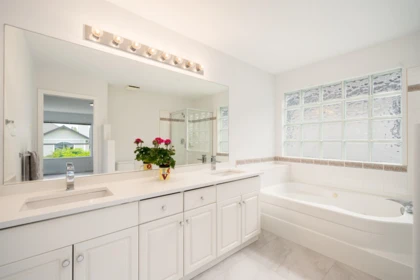 Entry Foyer Photo of 1371 Po Avenue, Port Coquitlam, BC
