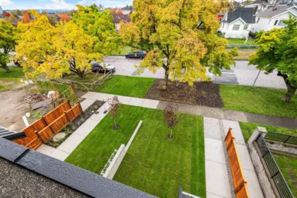 Front Yard Photo of 4 3065 Charles Street, Vancouver, BC