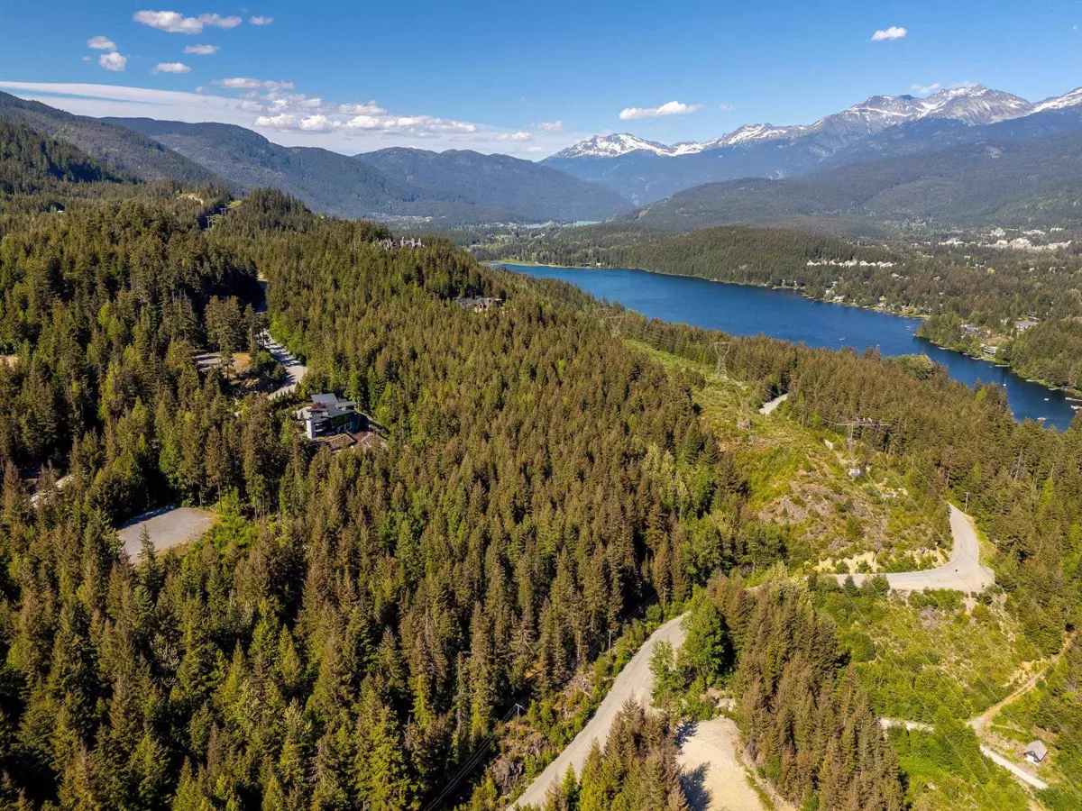 Living Room Photo of 5408 Stonebridge Drive, Whistler, BC