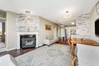 902 6838 Station Hill Drive, Burnaby, BC, Burnaby — Apartment/Condo for sale
