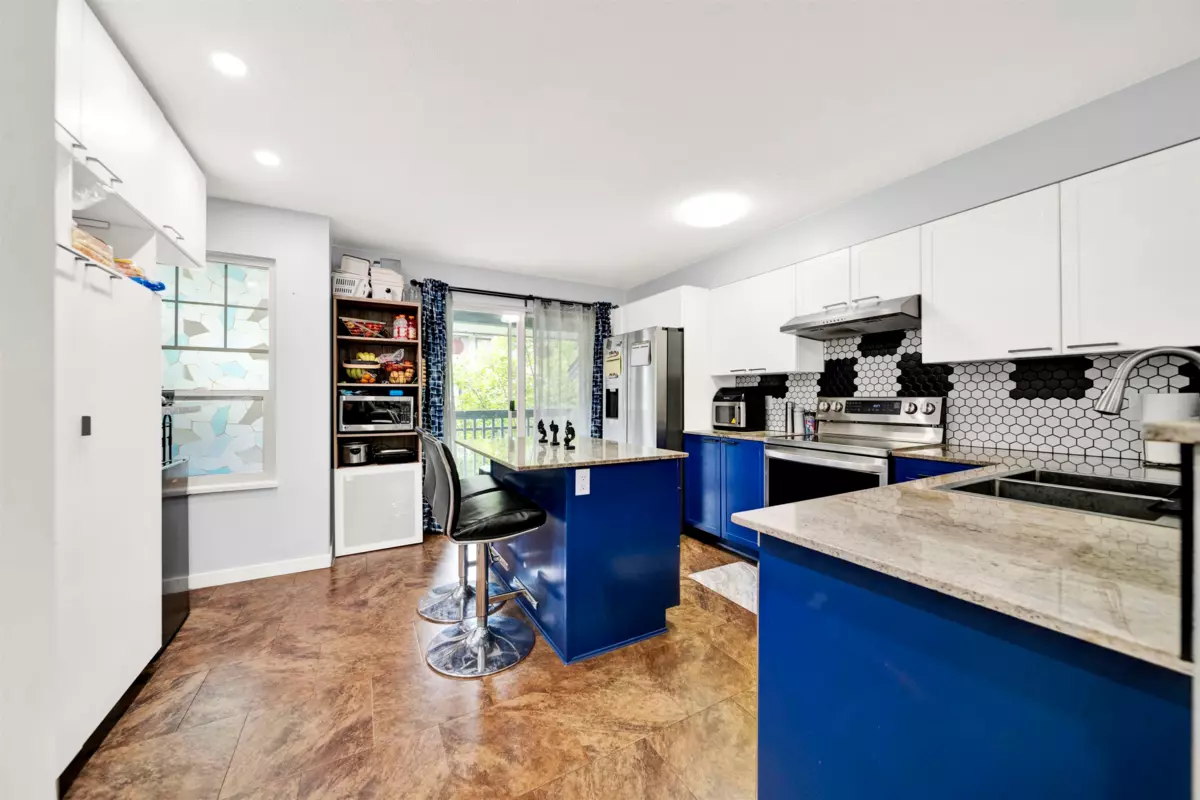 Dining Area Photo of 64 19250 65 Avenue, Surrey, BC