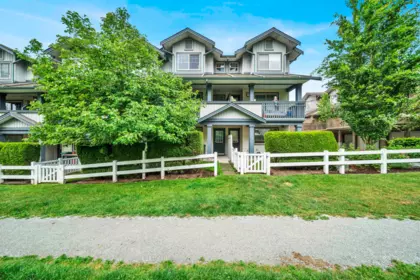 Swimming Pool Photo of 64 19250 65 Avenue, Surrey, BC