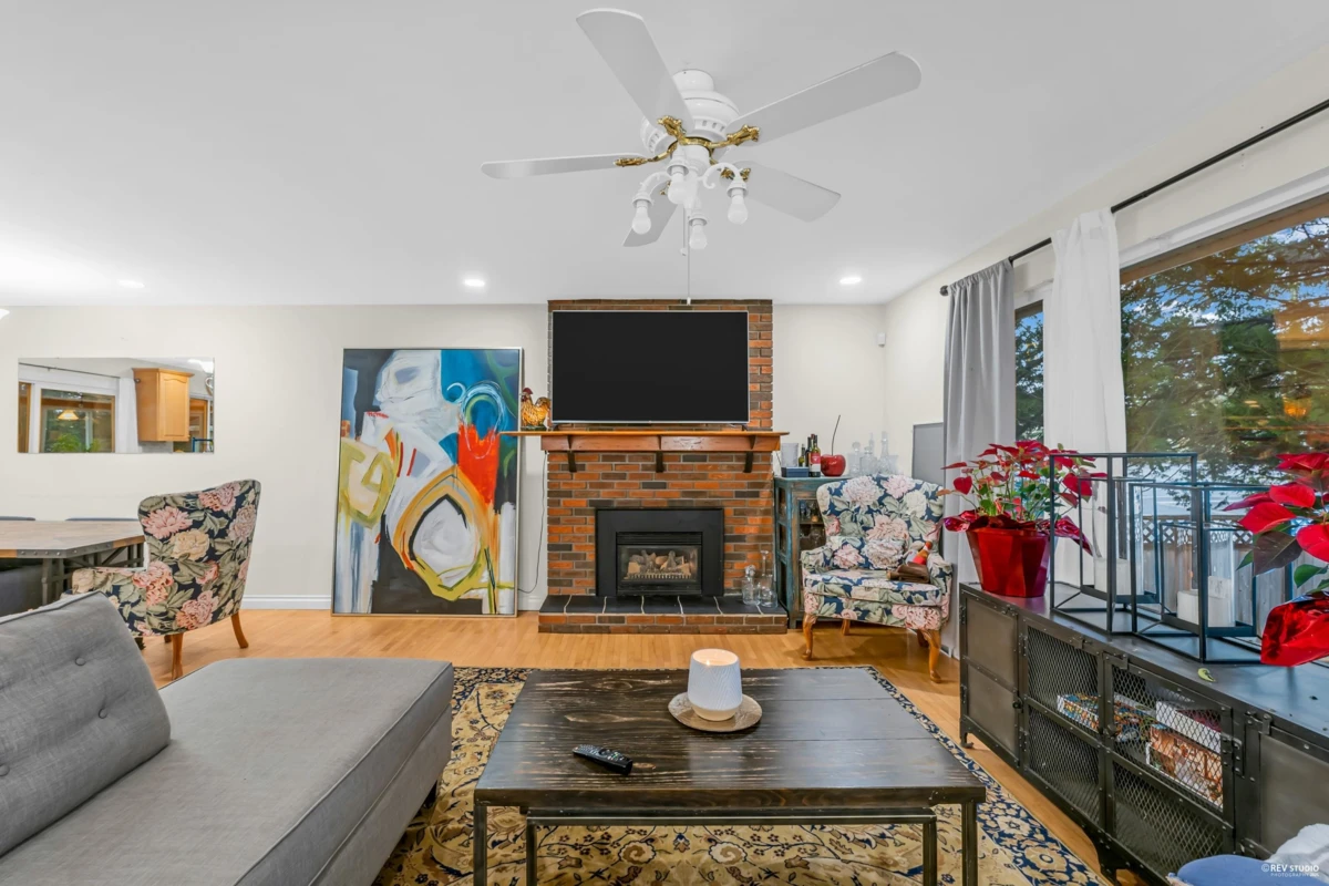 Living Room Photo of 1579 136 Street, Surrey, BC