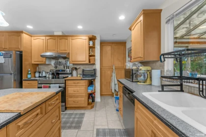 Breakfast Nook Photo of 1579 136 Street, Surrey, BC
