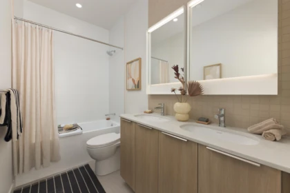 Powder Room Photo of 1 595 E 49th Avenue, Vancouver, BC