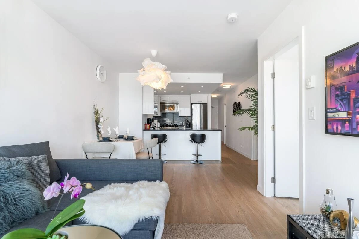 Living Room Photo of 603 933 E Hastings Street, Vancouver, BC