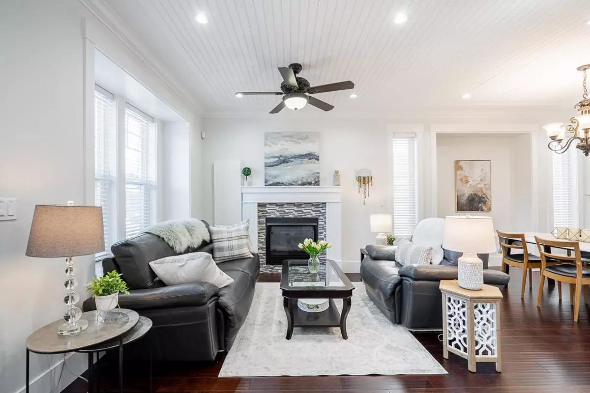 Living Room Photo of 20958 80a Avenue, Langley, BC