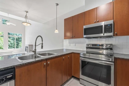 Breakfast Nook Photo of 421 15385 101a Avenue, Surrey, BC