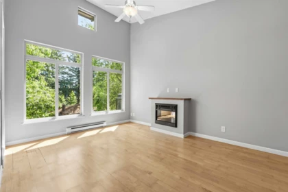 Guest Bathroom Photo of 421 15385 101a Avenue, Surrey, BC