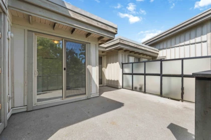 Office / Den Photo of 421 15385 101a Avenue, Surrey, BC