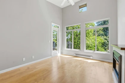 Powder Room Photo of 421 15385 101a Avenue, Surrey, BC