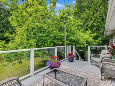 Breakfast Nook Photo of 15876 Roper Avenue, White Rock, BC