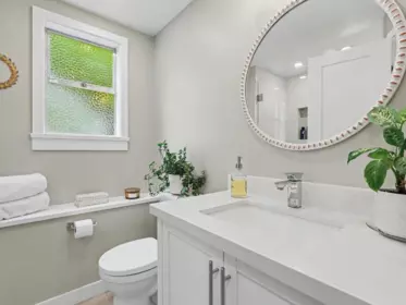 Guest Bathroom Photo of 15876 Roper Avenue, White Rock, BC