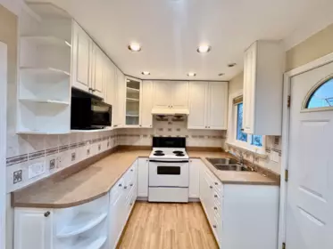 Kitchen Photo of 9525 Sullivan Street, Burnaby, BC