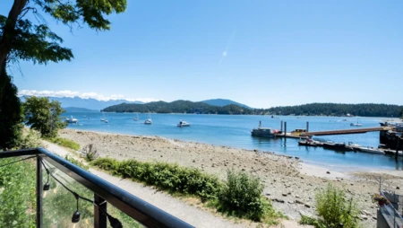 416 Marine Drive, Gibsons, BC, Gibsons — Single Family Residence for sale