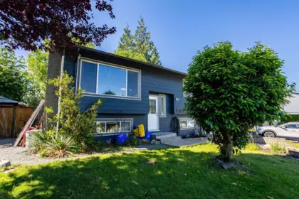 Front Yard Photo of 27582 31b Avenue, Langley, BC