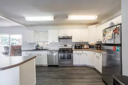 Kitchen Island Photo of 27582 31b Avenue, Langley, BC