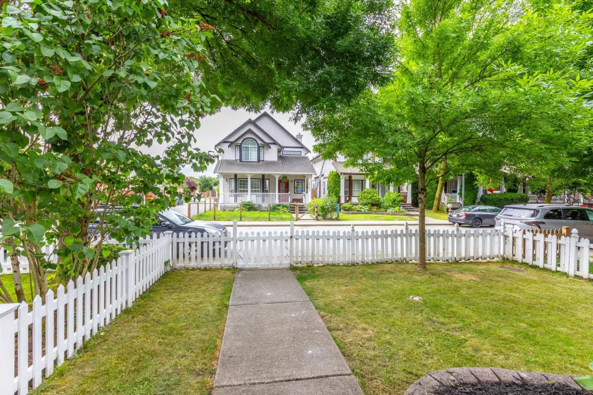 Family Room Photo of 18485 66 Avenue, Surrey, BC