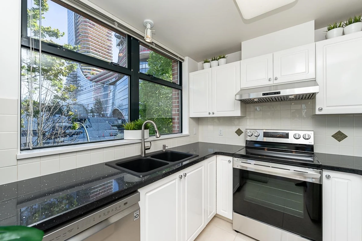 Dining Area Photo of 307 588 W 45th Avenue, Vancouver, BC