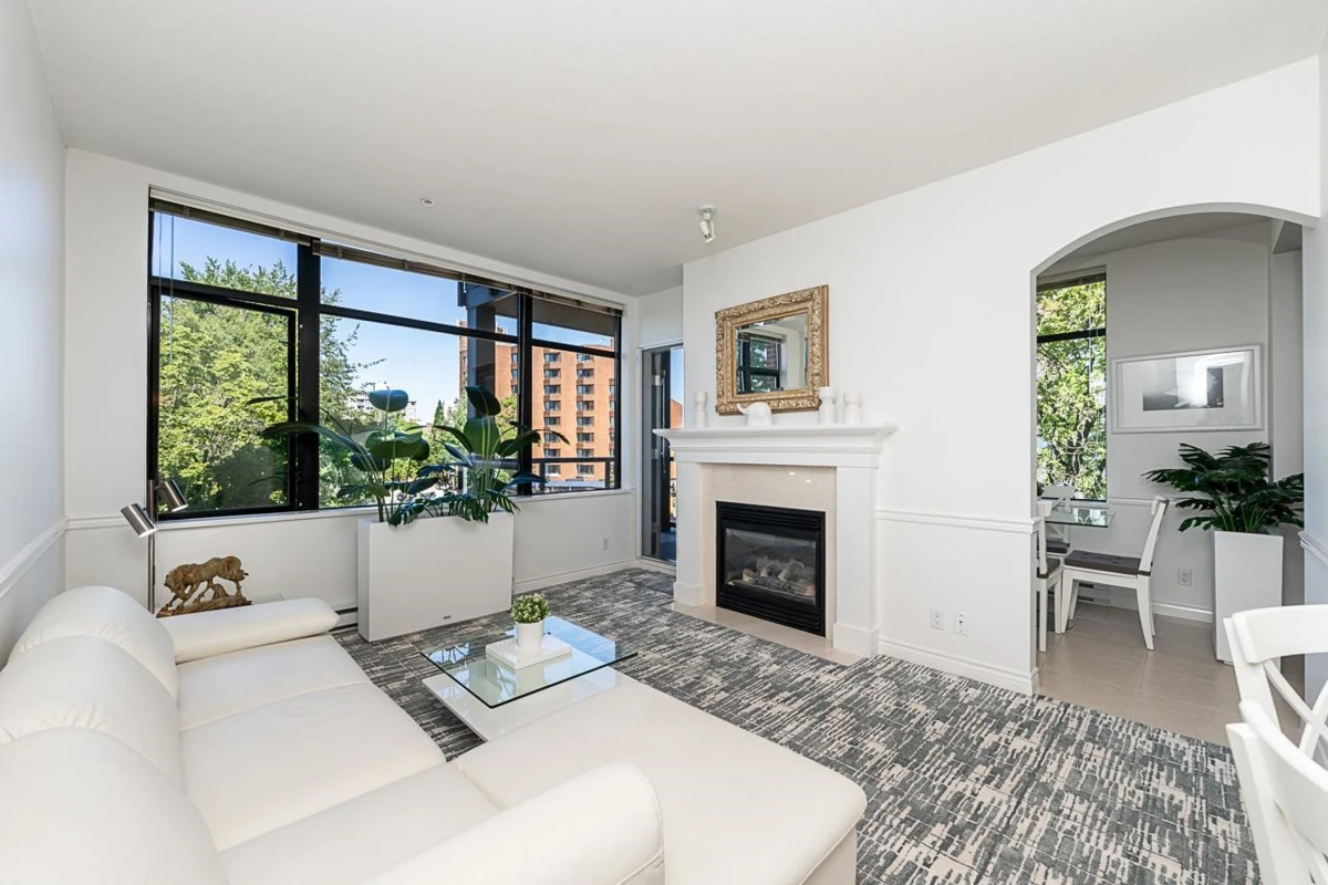 Living Room Photo of 307 588 W 45th Avenue, Vancouver, BC