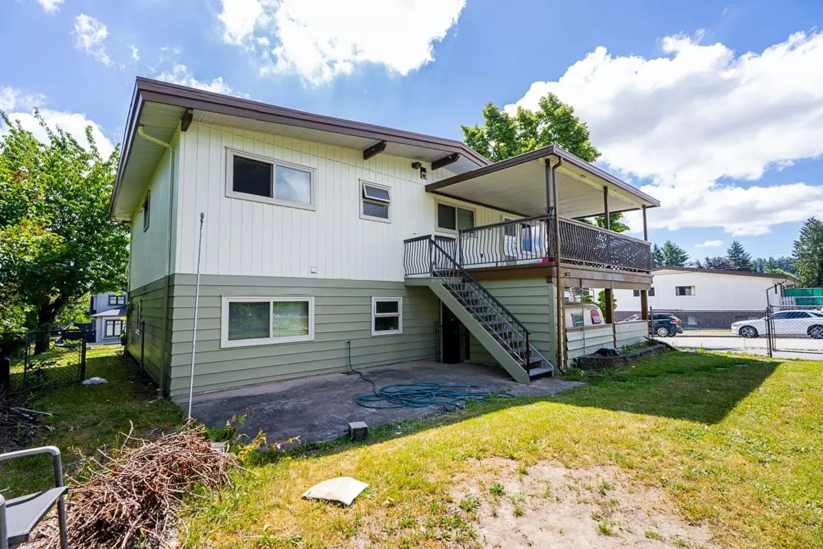Family Room Photo of 5089 Inman Avenue, Burnaby, BC