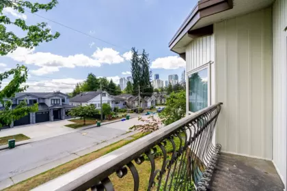 Powder Room Photo of 5089 Inman Avenue, Burnaby, BC