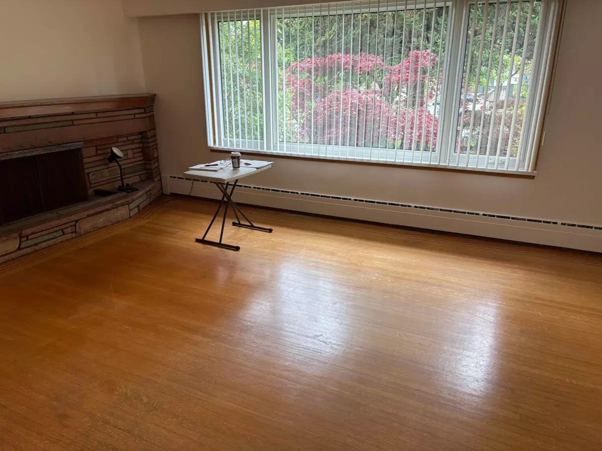 Family Room Photo of 312 E 46th Avenue, Vancouver, BC