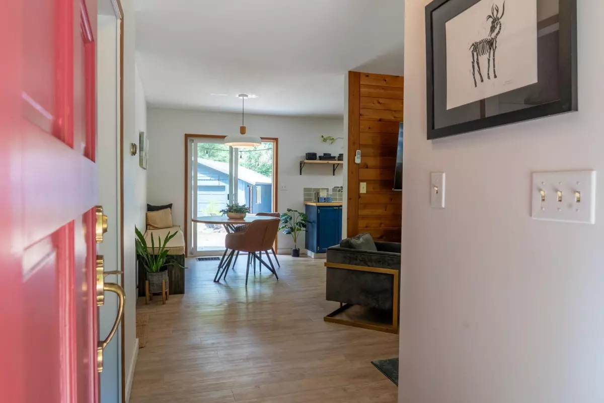 Living Room Photo of 4746 Bosun Way, Pender Island, BC