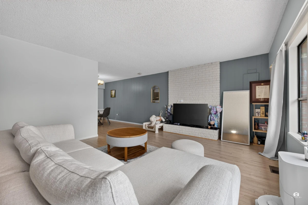 Family Room Photo of 9171 No. 4 Road, Richmond, BC