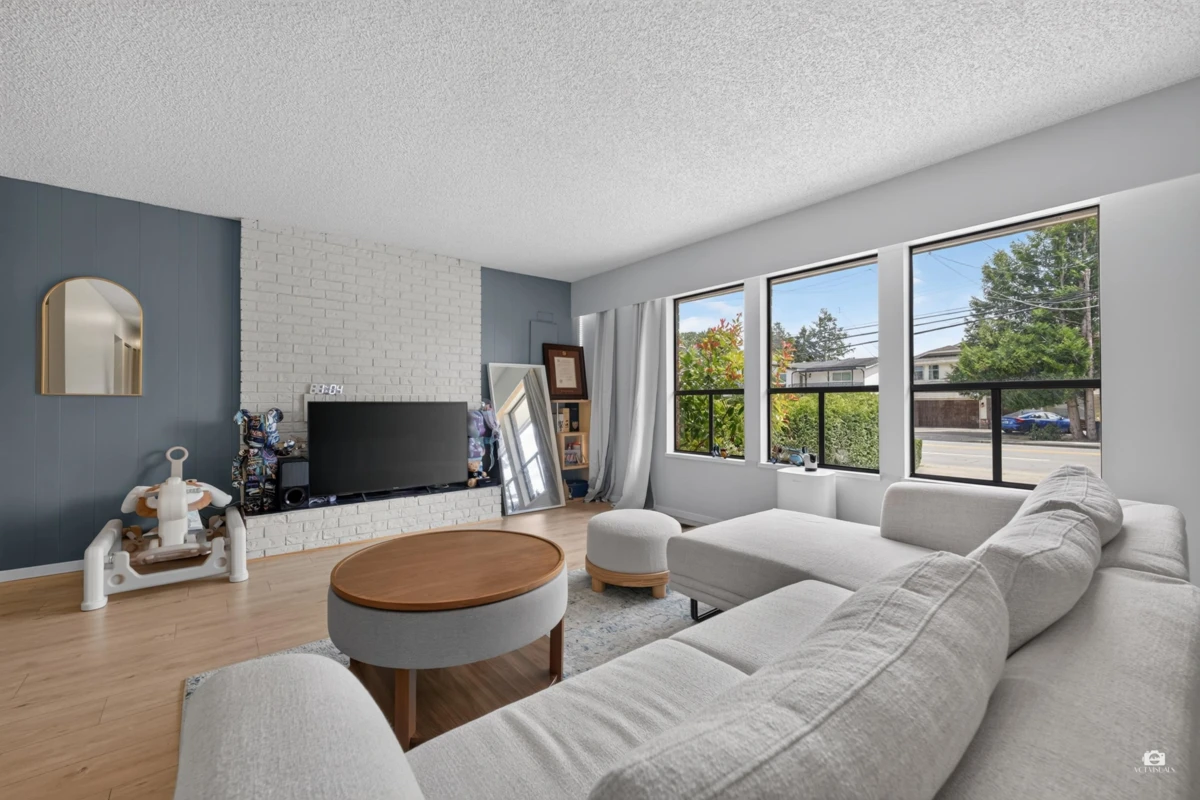 Living Room Photo of 9171 No. 4 Road, Richmond, BC
