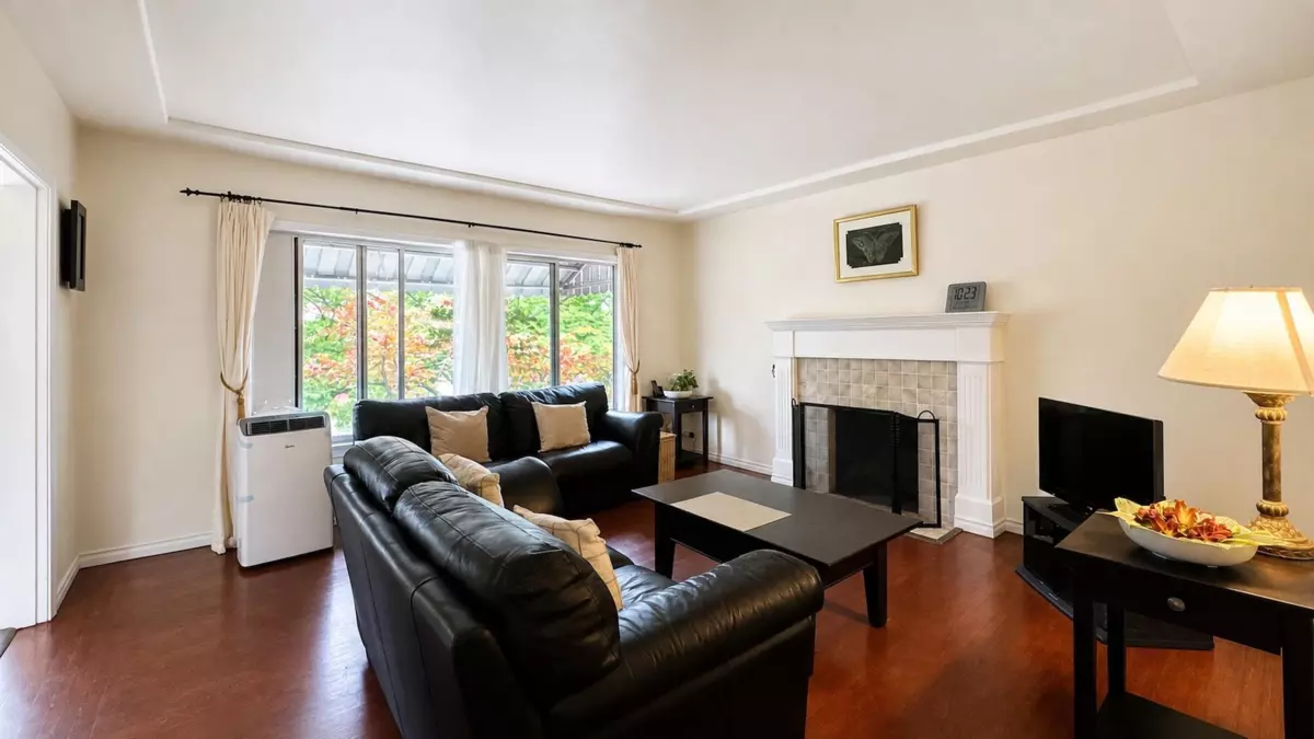 Dining Area Photo of 2965 E 8th Avenue, Vancouver, BC