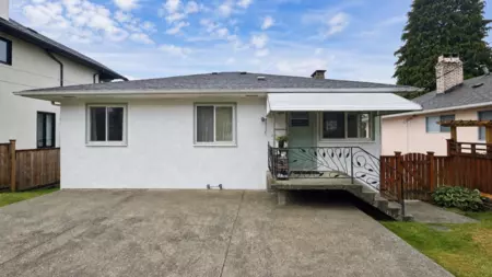 Hot Tub / Spa Photo of 2965 E 8th Avenue, Vancouver, BC