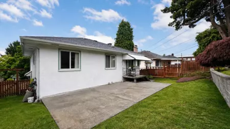 Outdoor Kitchen Photo of 2965 E 8th Avenue, Vancouver, BC