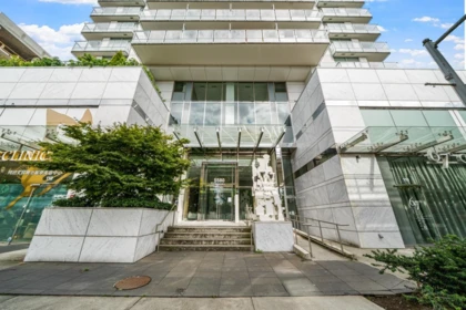 Garden / Landscaping Photo of 809 5580 No 3 Road, Richmond, BC