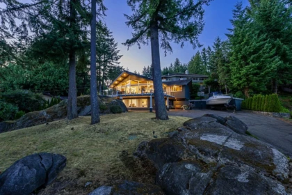 Family Room Photo of 4375 Woodcrest Road, West Vancouver, BC