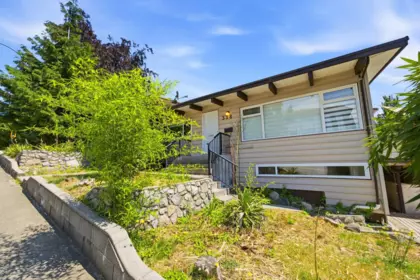 Kitchen Photo of 338-342 St. Georges Avenue, North Vancouver, BC