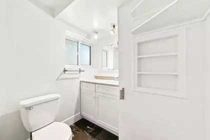 Mudroom Photo of 338-342 St. Georges Avenue, North Vancouver, BC